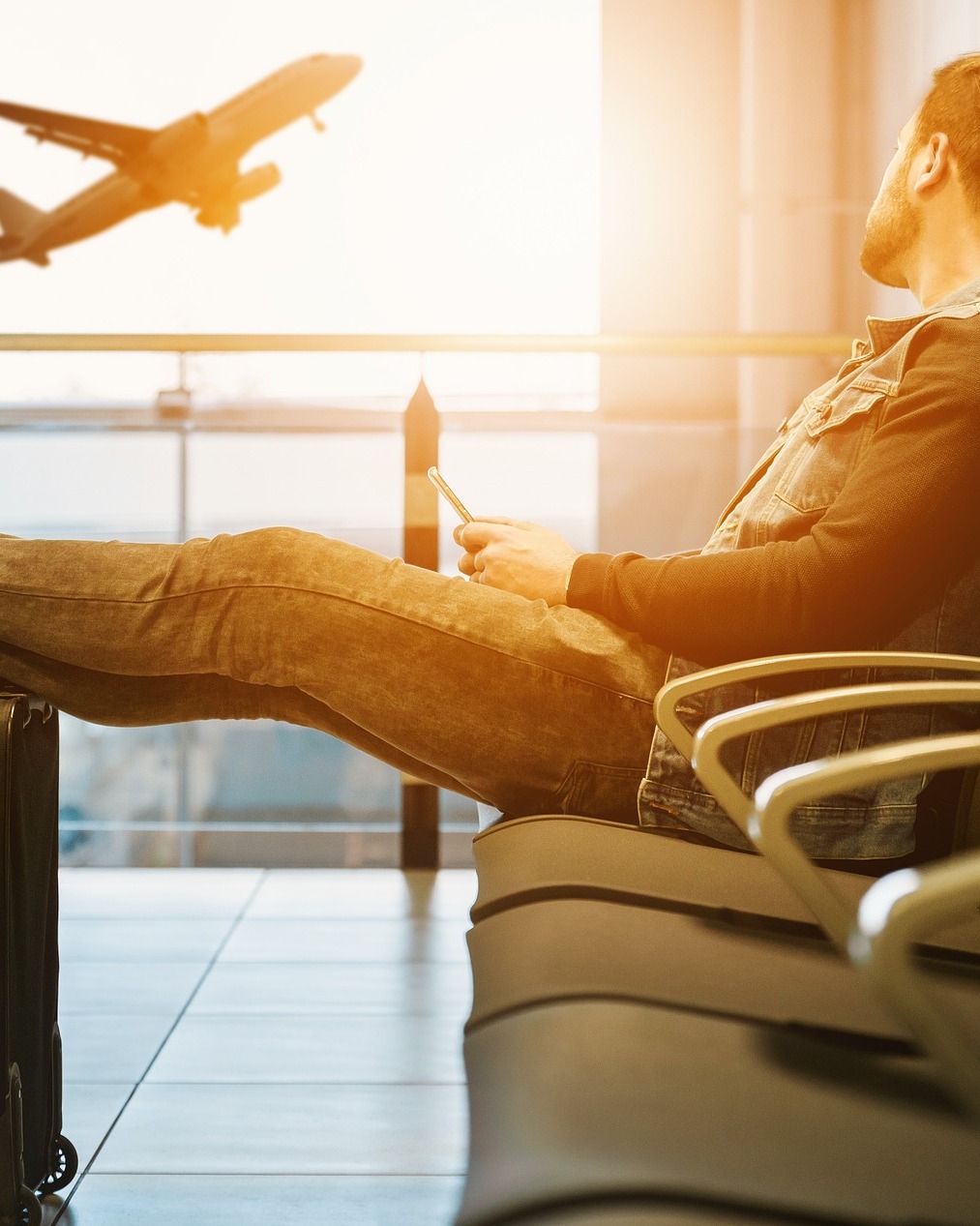 airport-3511342_1920-3